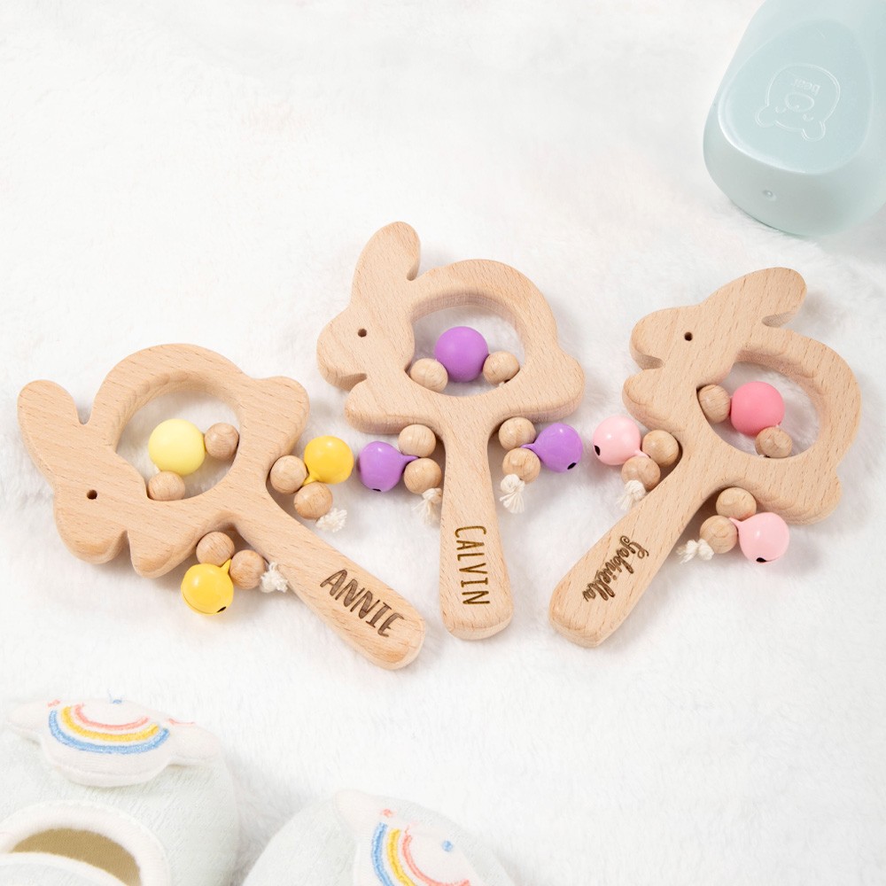 Hochet en bois pour bébé