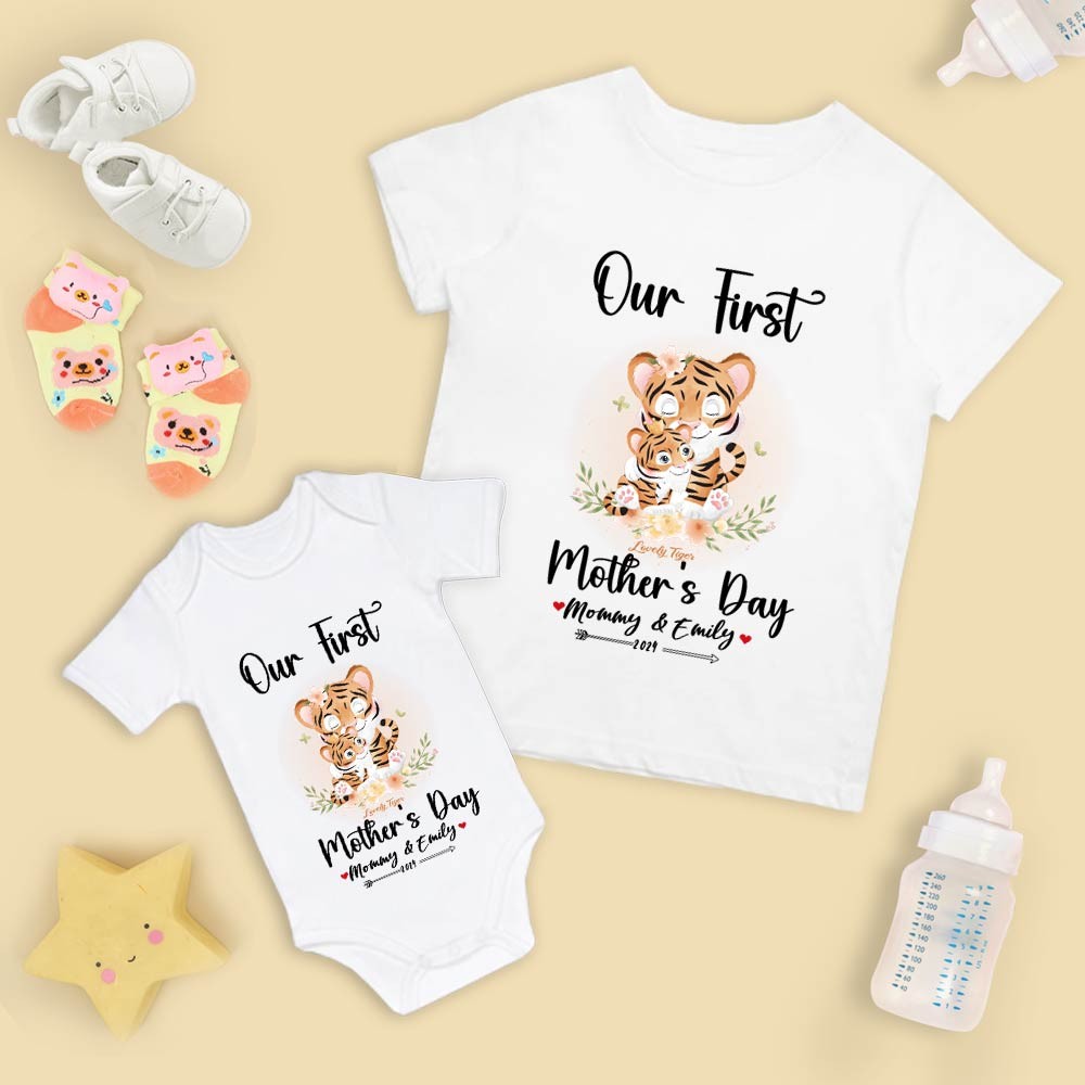Notre premier ensemble maman et bébé pour la fête des mères / chemise assortie, cadeau maman et bébé, maman bébé tigres, t-shirt body barboteuse babygrow gilet ensemble, cadeau de nouvelle maman, cadeau de fête des mères