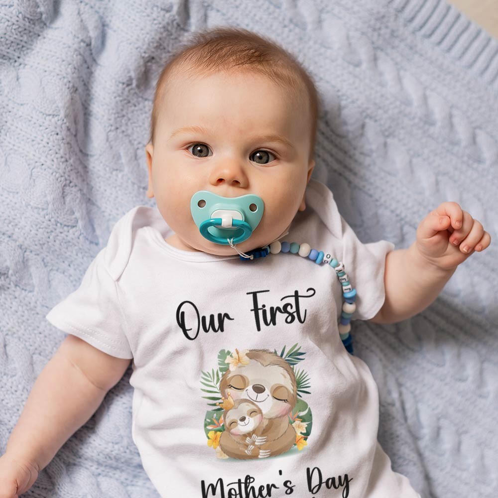 Notre premier ensemble maman et bébé pour la fête des mères / chemise assortie, cadeau maman et bébé, maman bébé paresseux, t-shirt body barboteuse babygrow gilet ensemble, cadeau de nouvelle maman, cadeau de fête des mères