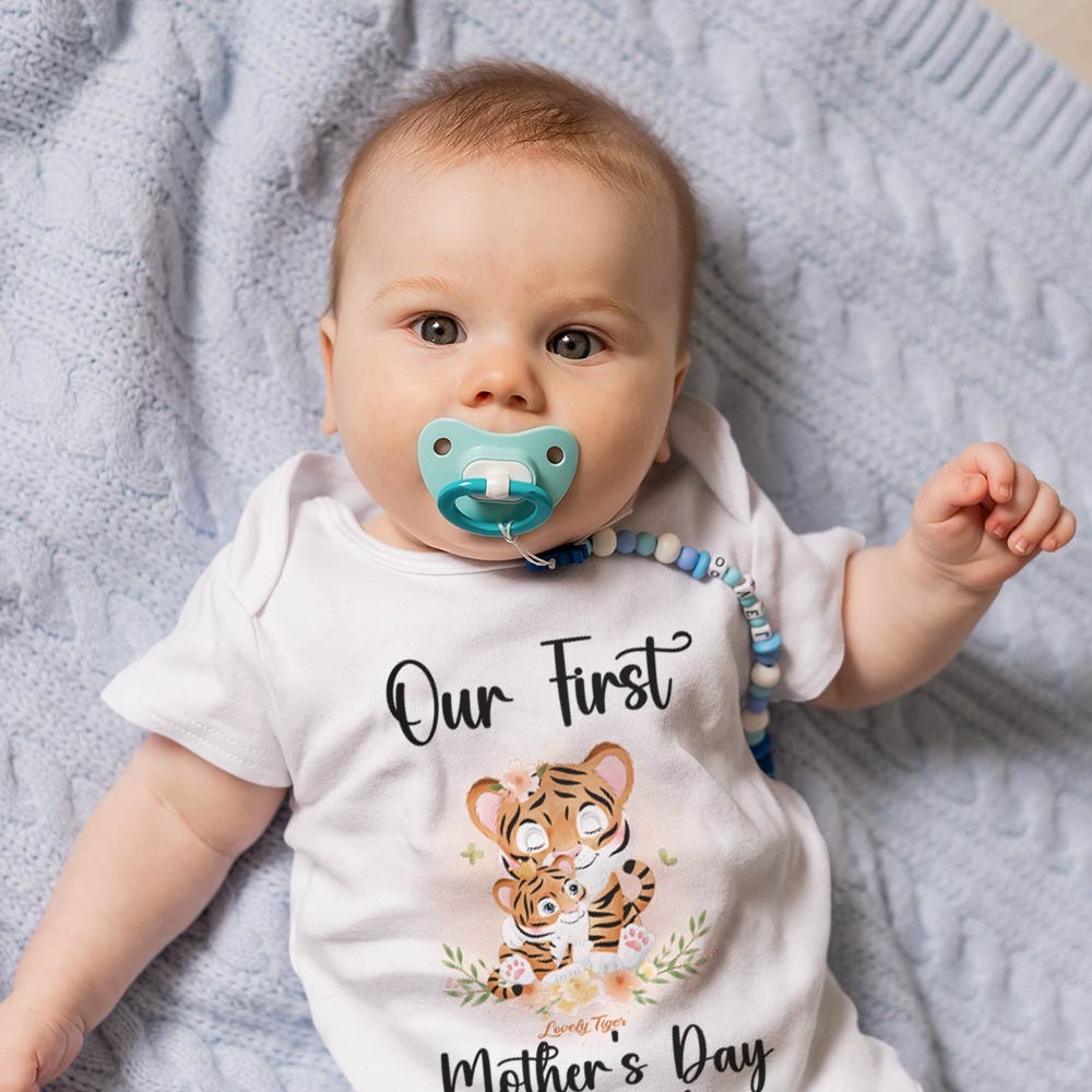 Notre premier ensemble maman et bébé pour la fête des mères / chemise assortie, cadeau maman et bébé, maman bébé tigres, t-shirt body barboteuse babygrow gilet ensemble, cadeau de nouvelle maman, cadeau de fête des mères