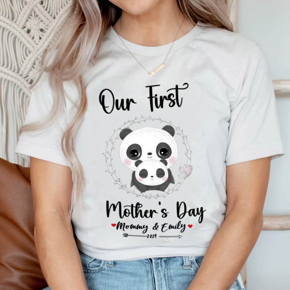 Notre premier ensemble maman et bébé pour la fête des mères / chemise assortie, cadeau maman et bébé, maman bébé pandas, t-shirt body barboteuse babygrow gilet ensemble, cadeau de nouvelle maman, cadeau de fête des mères