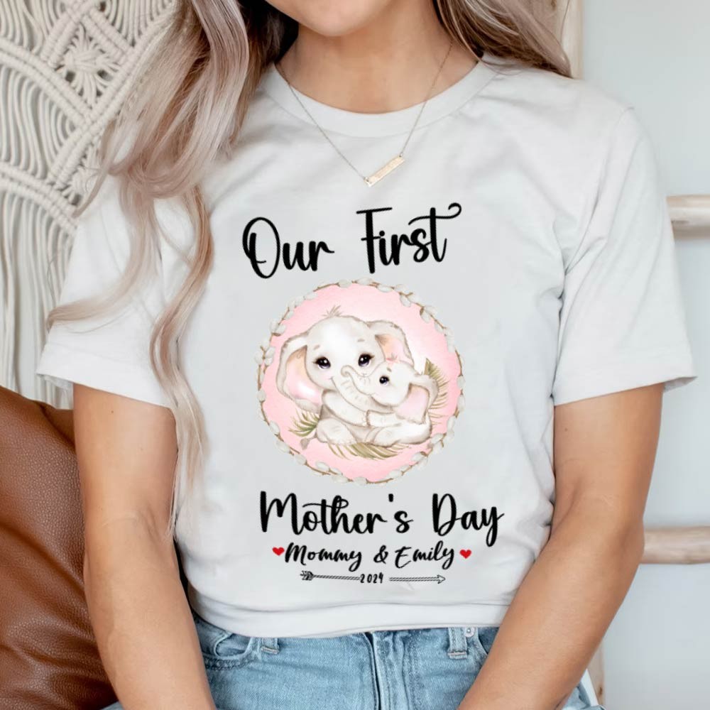 Notre premier ensemble maman et bébé pour la fête des mères / chemise assortie, cadeau maman et bébé, maman bébé éléphants, t-shirt body barboteuse babygrow gilet ensemble, cadeau de nouvelle maman, cadeau de fête des mères