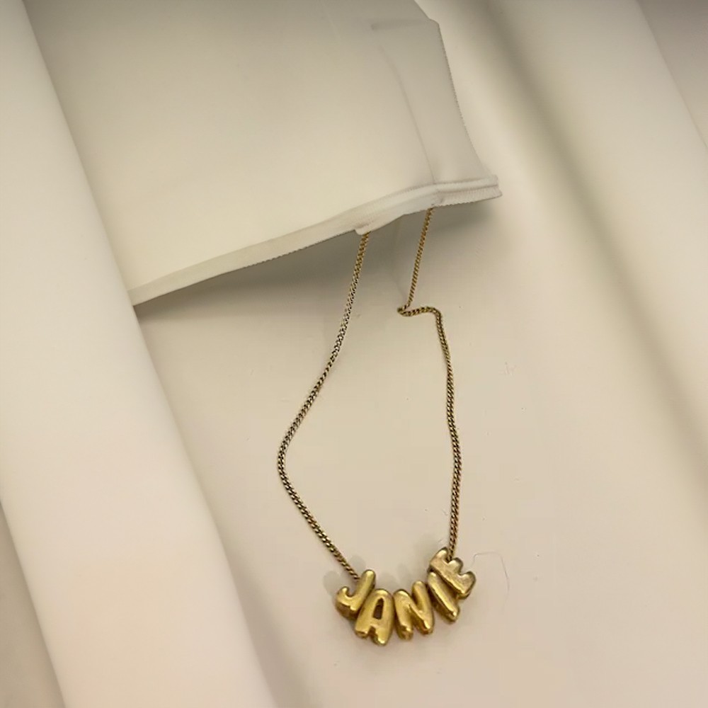 collier de lettres pour les filles