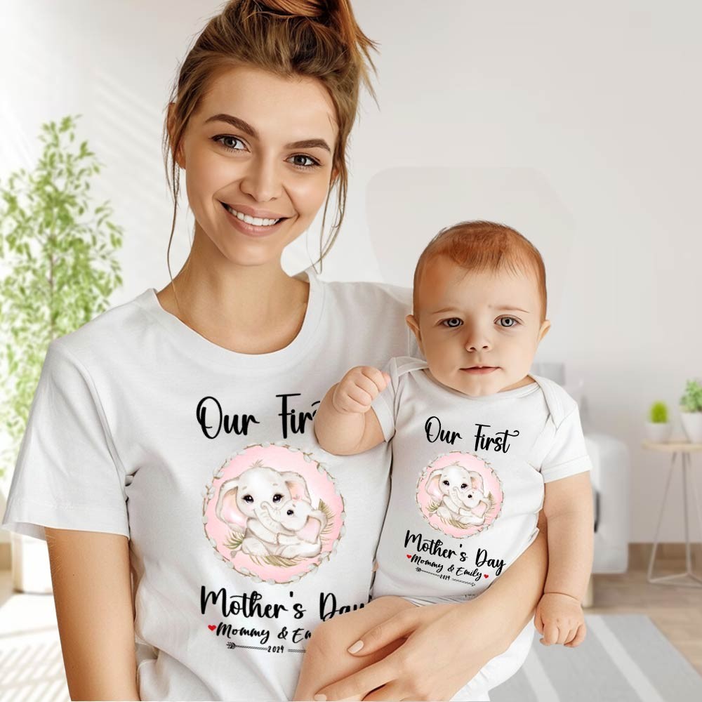 Notre premier ensemble maman et bébé pour la fête des mères / chemise assortie, cadeau maman et bébé, maman bébé éléphants, t-shirt body barboteuse babygrow gilet ensemble, cadeau de nouvelle maman, cadeau de fête des mères