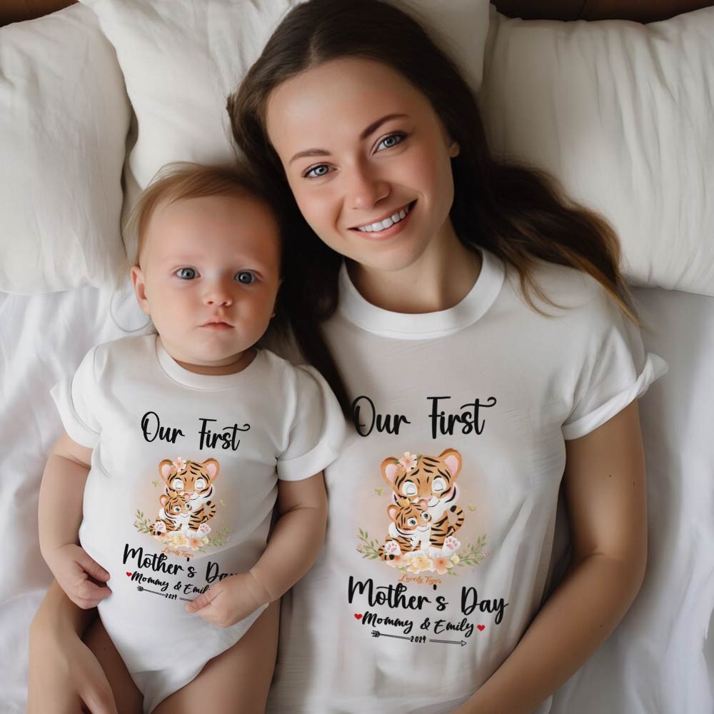 Notre premier ensemble maman et bébé pour la fête des mères / chemise assortie, cadeau maman et bébé, maman bébé tigres, t-shirt body barboteuse babygrow gilet ensemble, cadeau de nouvelle maman, cadeau de fête des mères