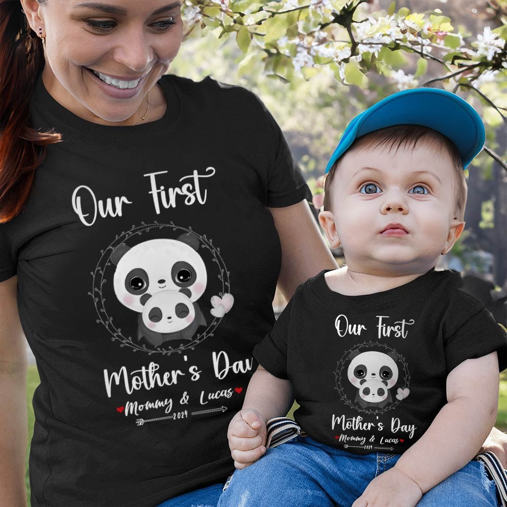 Notre premier ensemble maman et bébé pour la fête des mères / chemise assortie, cadeau maman et bébé, maman bébé pandas, t-shirt body barboteuse babygrow gilet ensemble, cadeau de nouvelle maman, cadeau de fête des mères