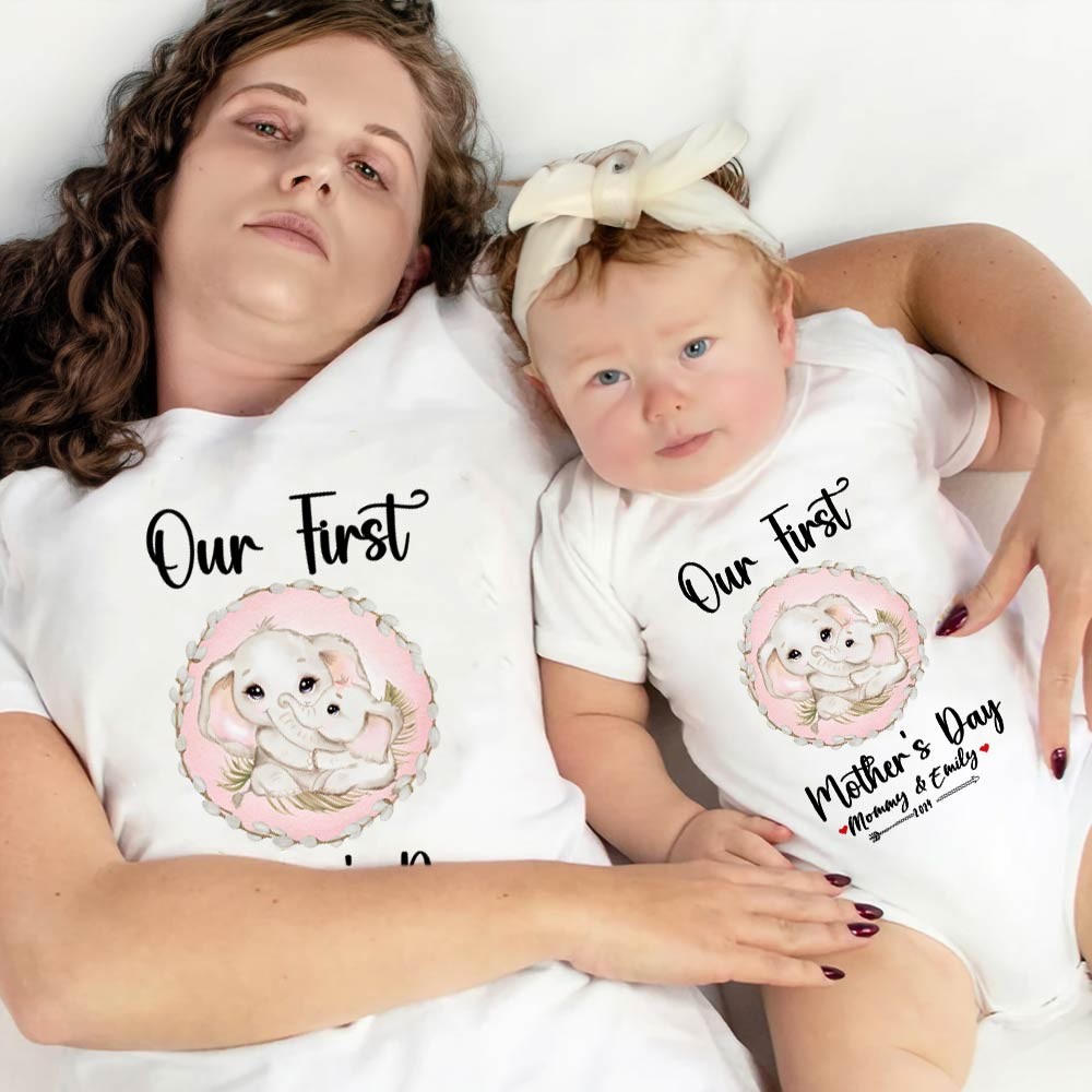 Notre premier ensemble maman et bébé pour la fête des mères / chemise assortie, cadeau maman et bébé, maman bébé éléphants, t-shirt body barboteuse babygrow gilet ensemble, cadeau de nouvelle maman, cadeau de fête des mères