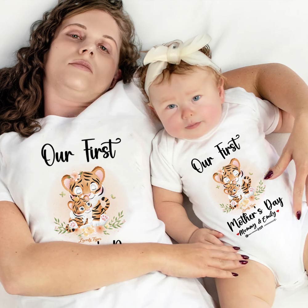 Notre premier ensemble maman et bébé pour la fête des mères / chemise assortie, cadeau maman et bébé, maman bébé tigres, t-shirt body barboteuse babygrow gilet ensemble, cadeau de nouvelle maman, cadeau de fête des mères