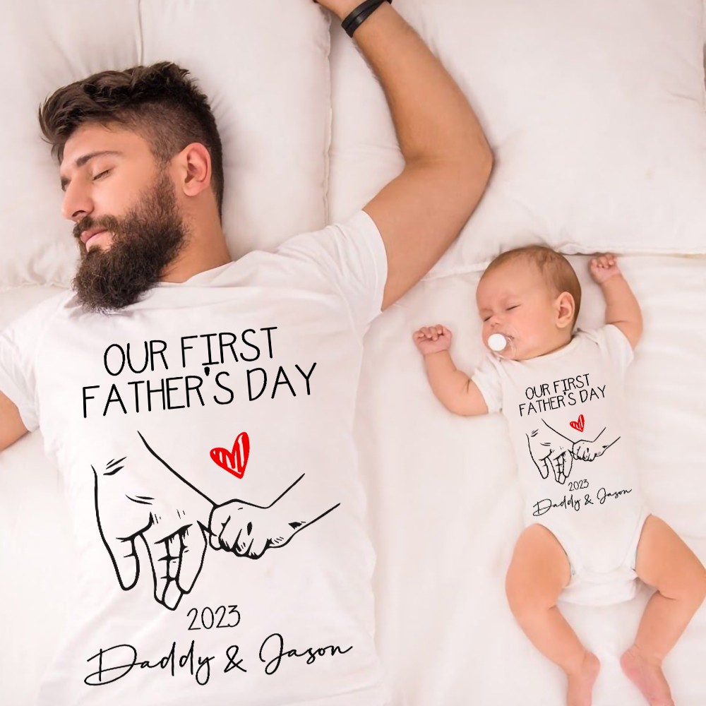 Chemise parent-enfant personnalisée avec nom de main dans la main