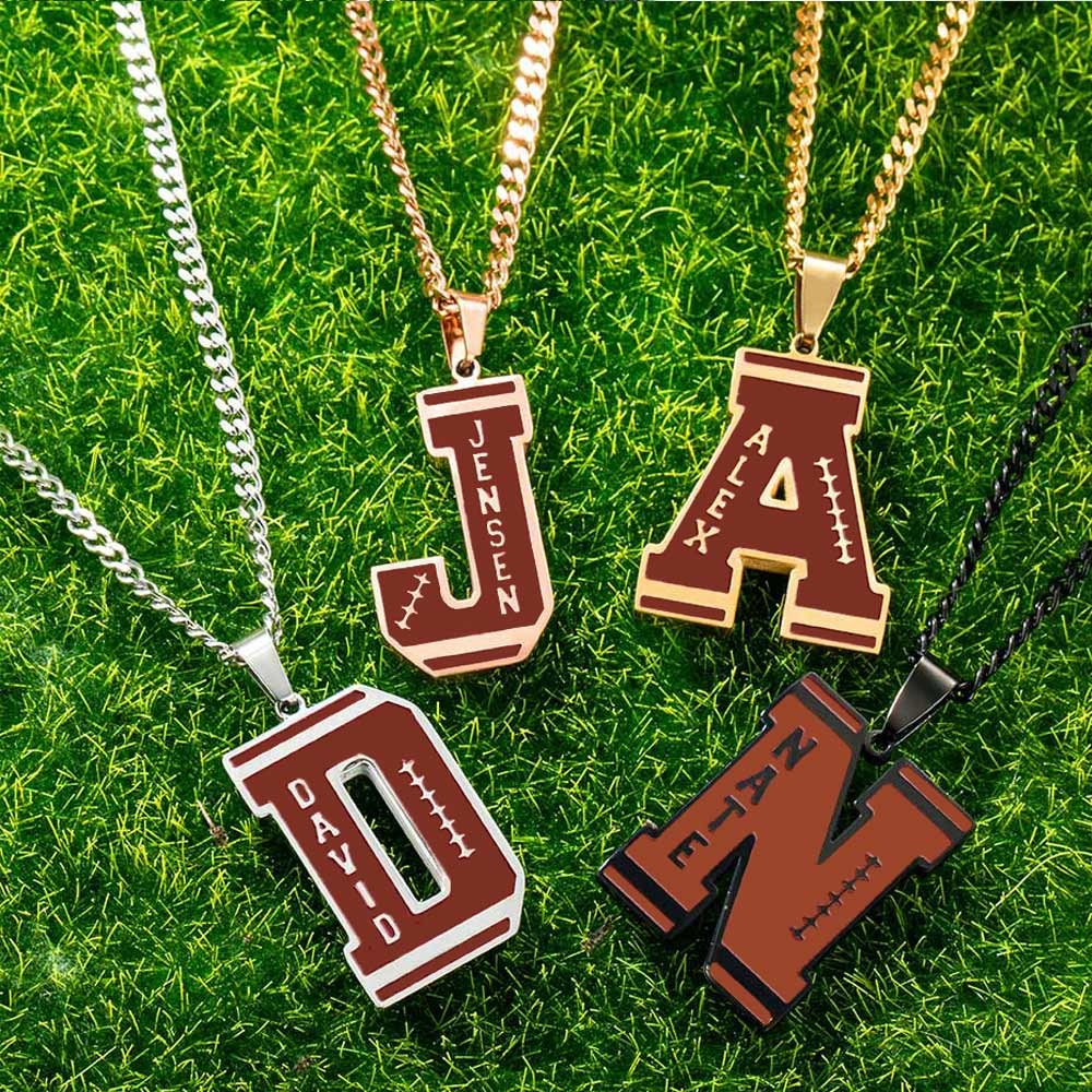 Collier de football personnalisé avec initiale et numéro, collier de football avec nom gravé, bijoux de sport, cadeau pour les athlètes/maman de football/filles/fans