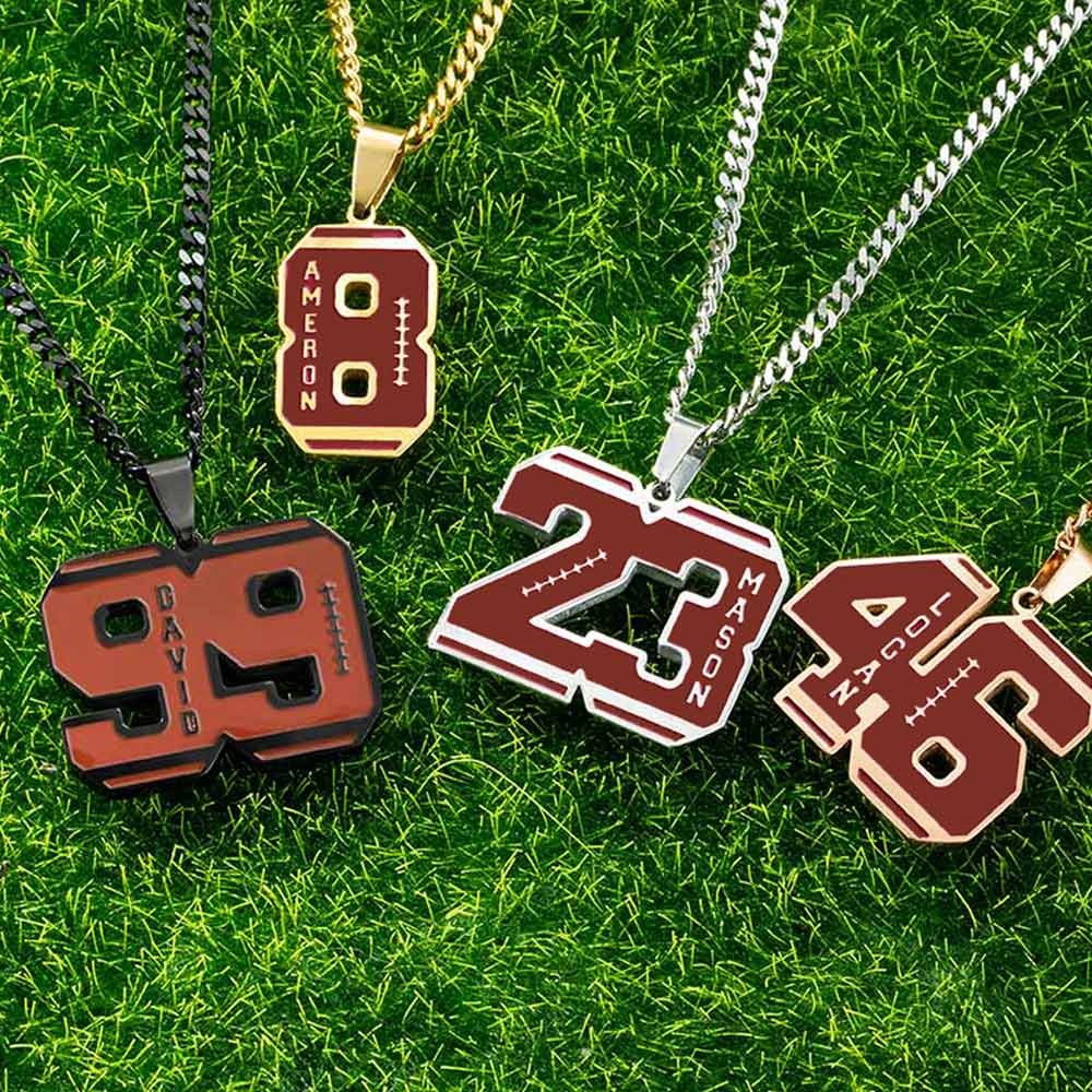 Collier de football personnalisé avec initiale et numéro, collier de football avec nom gravé, bijoux de sport, cadeau pour les athlètes/maman de football/filles/fans