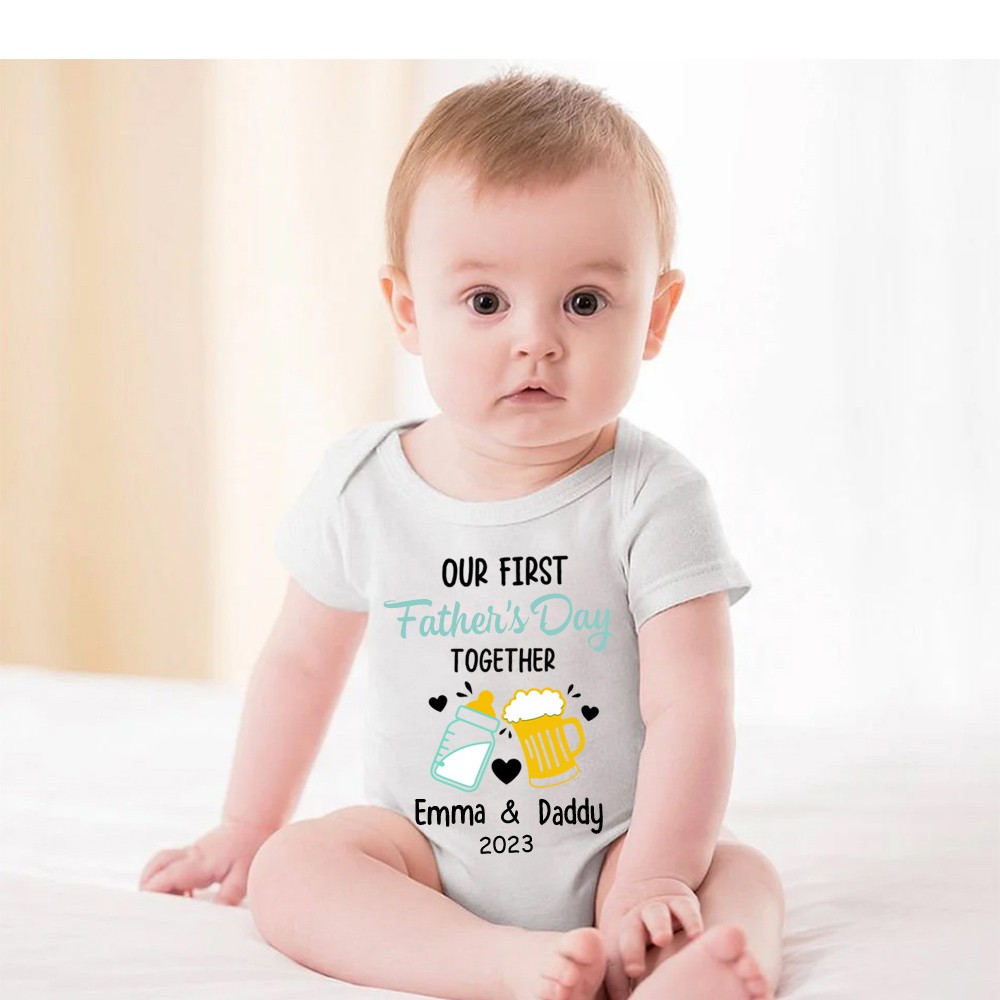 Chemises personnalisées assorties à la bière et à la bouteille, chemise de notre première fête des pères ensemble, body en coton, chemise père et bébé, cadeau de fête des pères pour papa