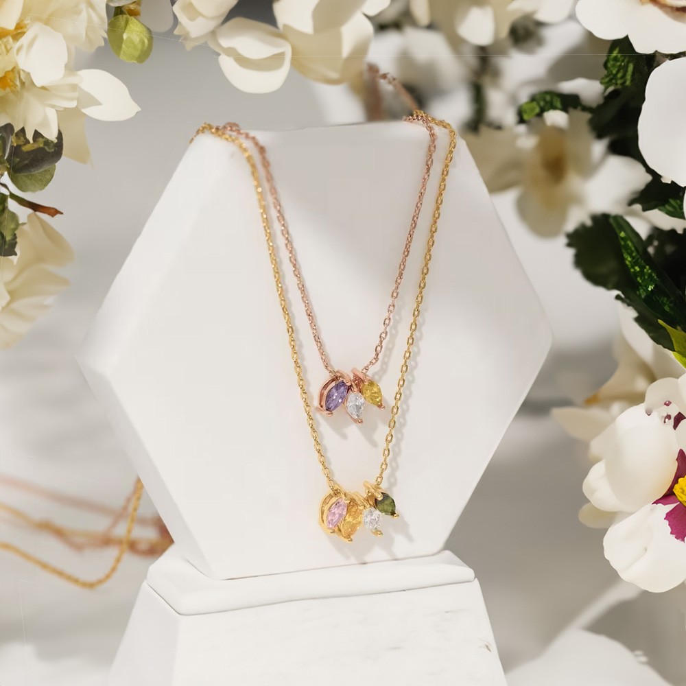 Collier avec pierre de naissance marquise