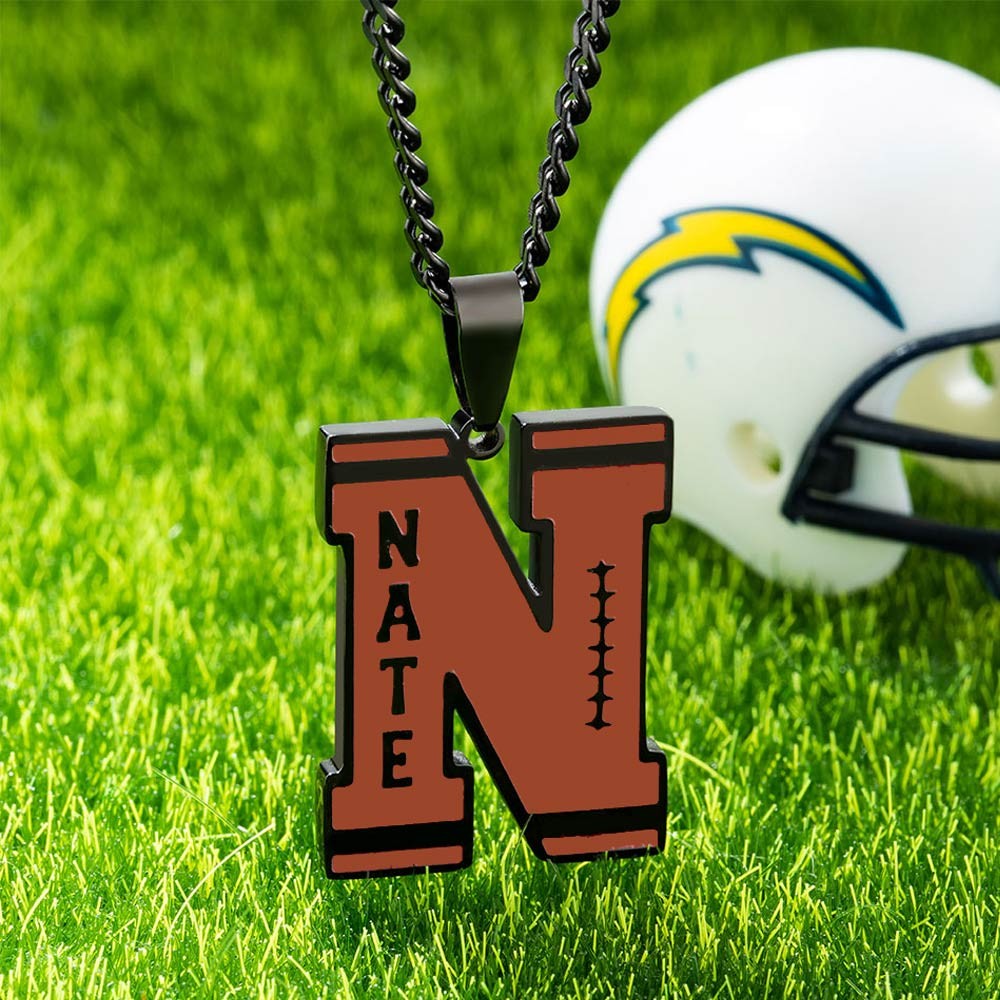 Collier de football personnalisé avec initiale et numéro, collier de football avec nom gravé, bijoux de sport, cadeau pour les athlètes/maman de football/filles/fans