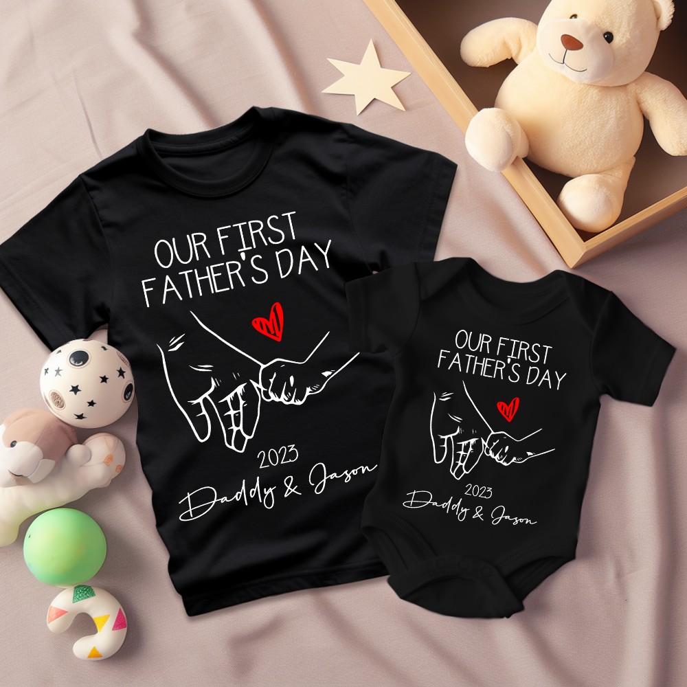 Tenant la main nom chemise parent-enfant