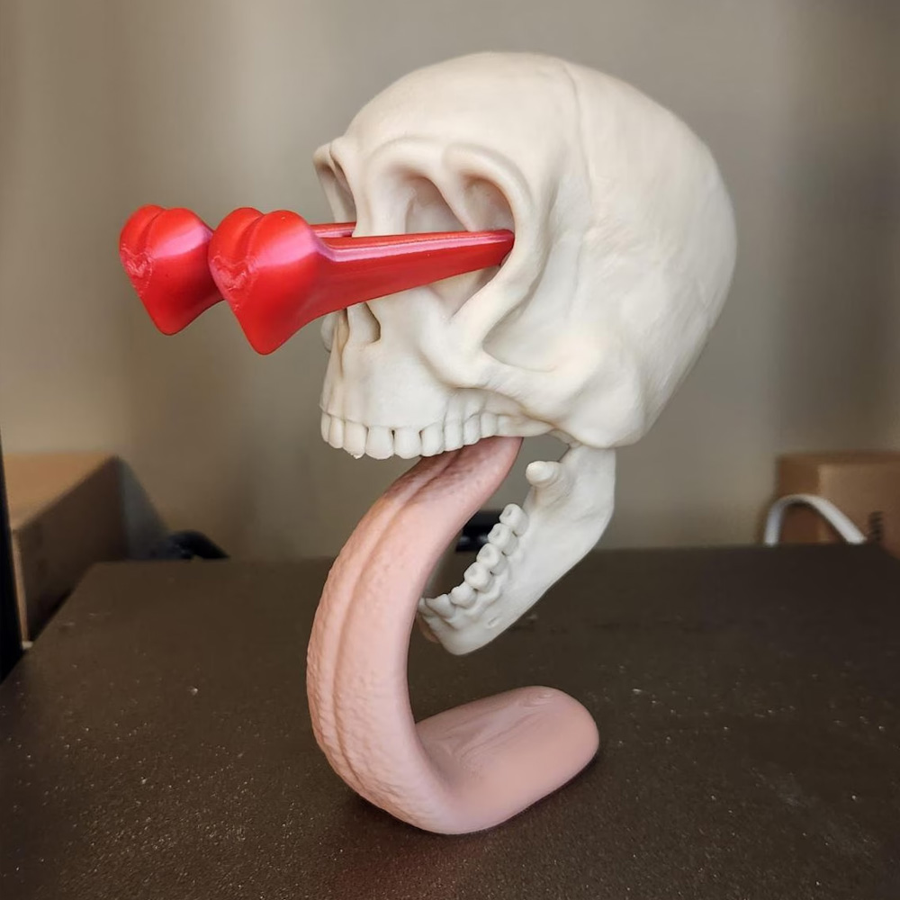 3D Printed Skull In Love, Customizable Color, Gothic Punk Rock Decoration, Valentine's Day Gift