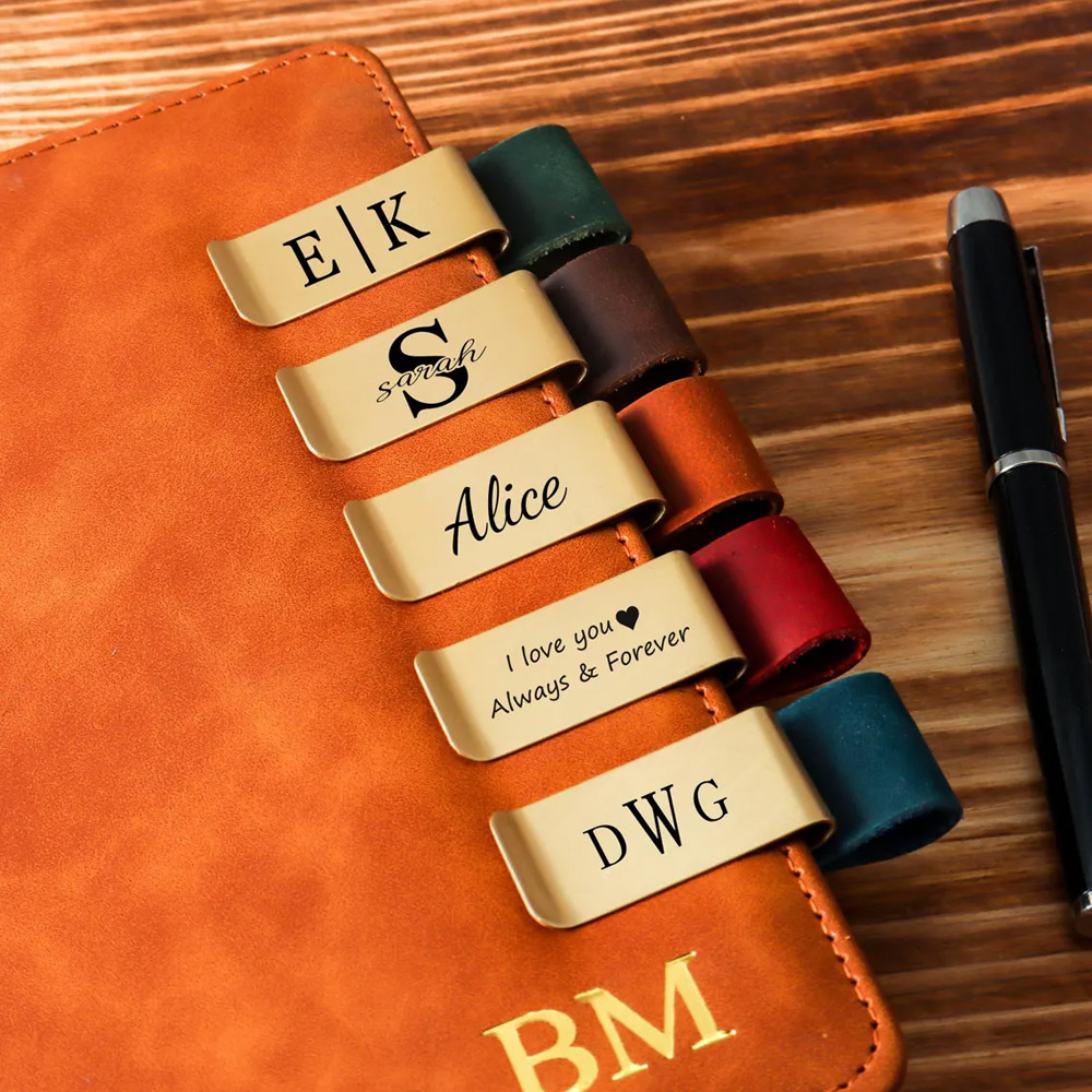 Pince à stylo personnalisée, pince à stylo en laiton avec boucle en cuir, accessoires pour journal/agenda/carnet, cadeau d'anniversaire/Saint-Valentin pour elle/lui/couple
