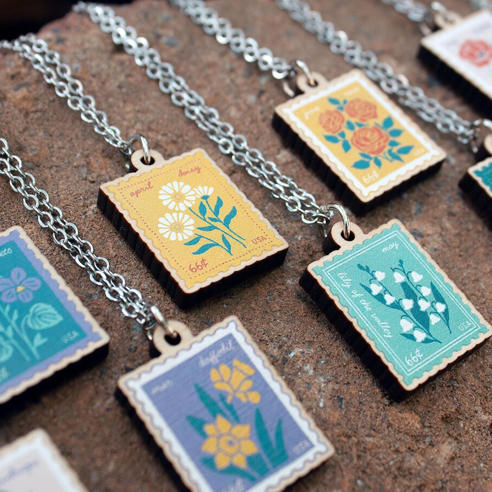Personalized Birth Flower Stamp Necklace, Wooden Vintage Floral Pendant, Women's Jewelry, Birthday/Anniversary/Mother's Day Gift for Wife/Mom/Grandma