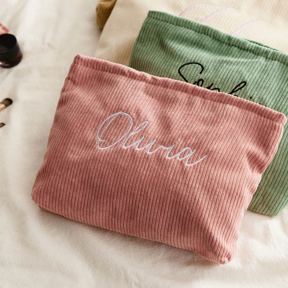 Personalisierte Kosmetiktasche aus Cord mit Namensstickerei, großes Fassungsvermögen, ideales Geschenk für Junggesellinnenabschiede, Freundinnen oder Brautjungfern.