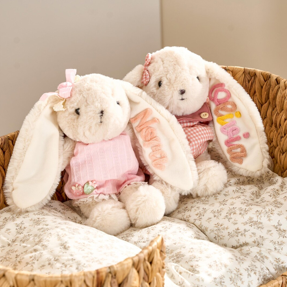 Osterhase mit individueller Namensstickerei, weiches Stofftier mit Schleife aus Garn, Dekoration für Zuhause, Geschenk zu Ostern, Geburtstag oder Babyparty für Kinder/Mädchen