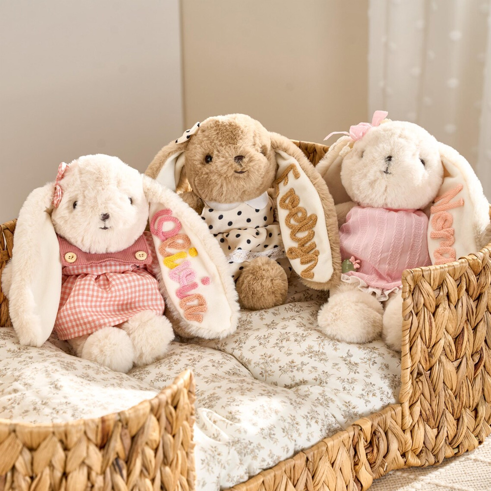 Osterhase mit individueller Namensstickerei, weiches Stofftier mit Schleife aus Garn, Dekoration für Zuhause, Geschenk zu Ostern, Geburtstag oder Babyparty für Kinder/Mädchen