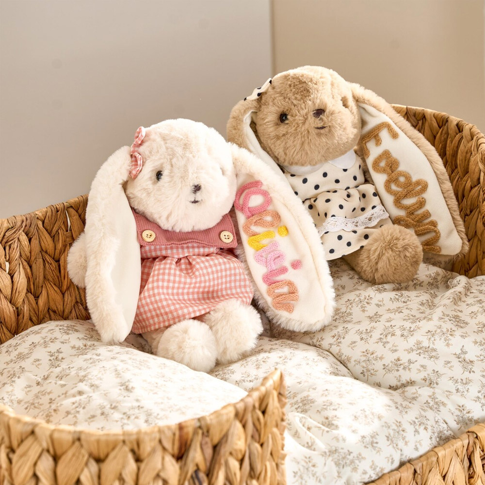 Osterhase mit individueller Namensstickerei, weiches Stofftier mit Schleife aus Garn, Dekoration für Zuhause, Geschenk zu Ostern, Geburtstag oder Babyparty für Kinder/Mädchen