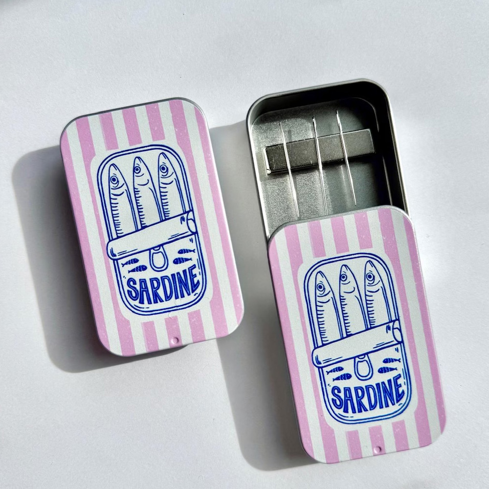 Personalized Vintage Sardine Magnetic Needle Case with Name, Portable Travel Needle Case, Embroidery Cross Stitch Storage, Gift for Sewing Lovers/Her