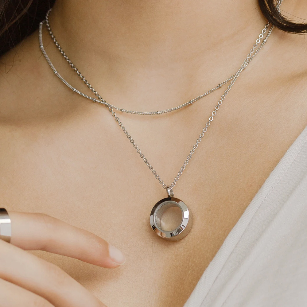 Collier médaillon personnalisé gravé avec nom, urne funéraire transparente pour poils d'animal, souvenir commémoratif, cadeau de condoléances pour les propriétaires d'animaux disparus.