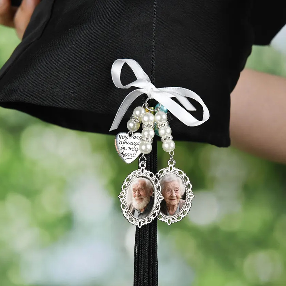 Personalized Bow Pearl Graduation Tassel Photo Charm, Class of 2026 Grad Cap Hanging Heart Charm, Memorial/Graduation Gift for Graduates/Family/Teens