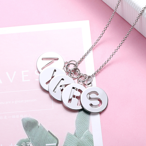 disc necklace