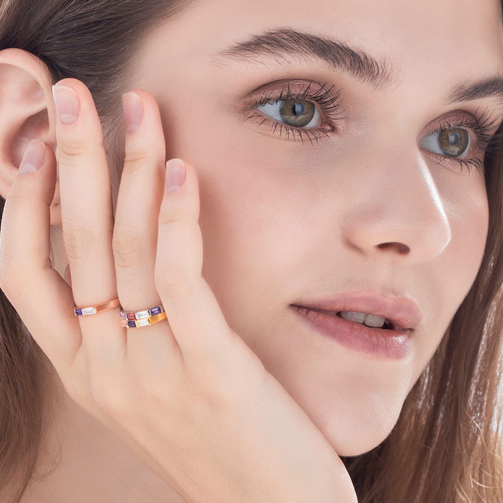 ring wearing