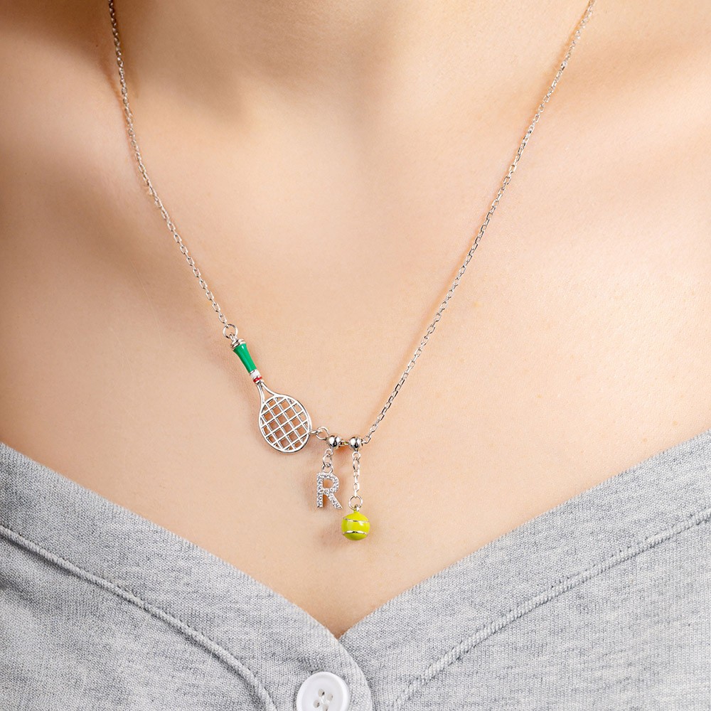 Personalisierte Tennisschläger-Halskette mit Initialen- und Ballanhänger, Sport-Anhänger-Halskette, zierlicher Schmuck, Geburtstags-/Spieltagsgeschenk für Tennisliebhaber/Frauen