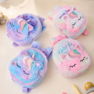 Personalisierter, bestickter Regenbogen-Einhorn-Rucksack mit Namen, niedlicher, flauschiger Schulrucksack mit großem Fassungsvermögen, Oster-/Schulanfangs-/Geburtstagsgeschenk für Mädchen/Kinder