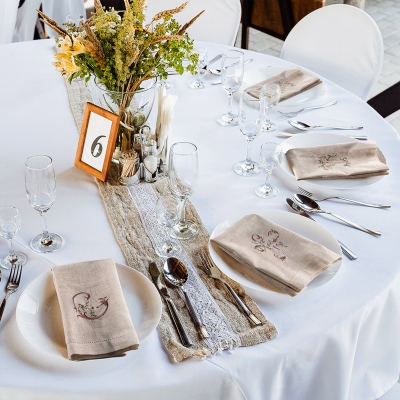Custom Floral Letter Embroidered Linen Napkin, Personalized Embroidered Monogrammed Dinner Napkin, Mother's Day/Wedding/Cocktail Party Gift