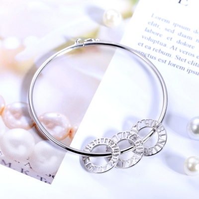 Circle pendant Bangle