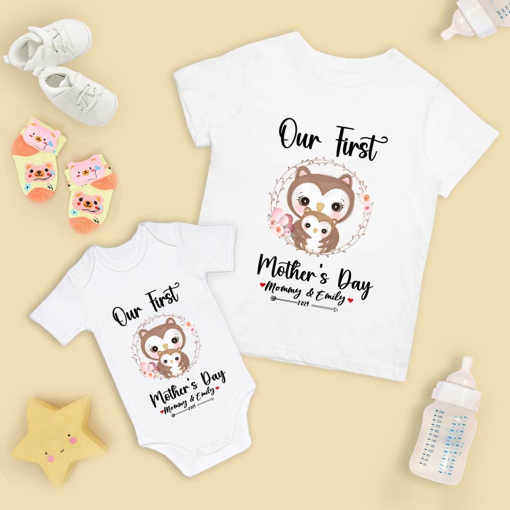 Notre premier ensemble maman et bébé pour la fête des mères / chemise assortie, cadeau maman et bébé, maman bébé hiboux, t-shirt body barboteuse babygrow gilet ensemble, cadeau de nouvelle maman, cadeau de fête des mères