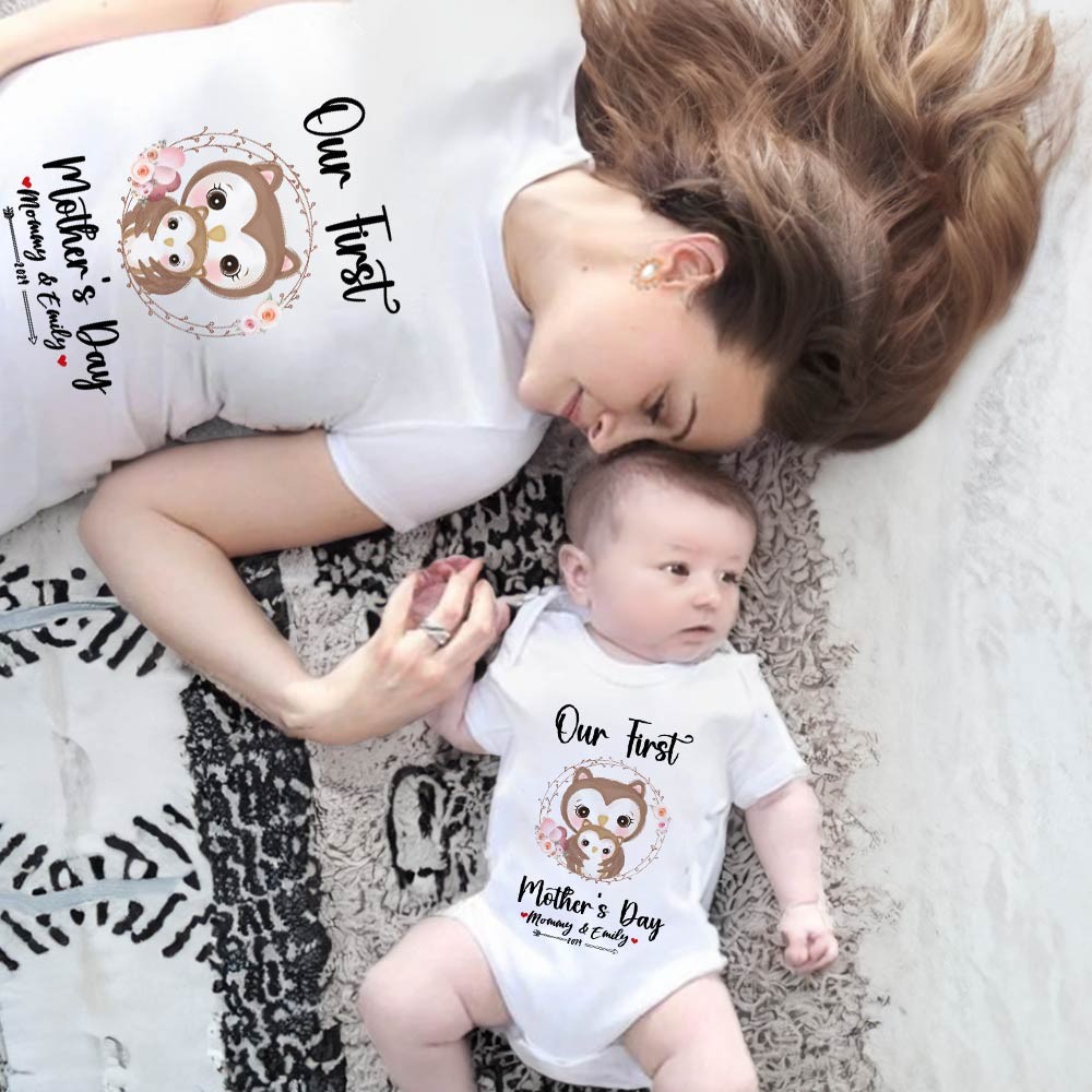 Notre premier ensemble maman et bébé pour la fête des mères / chemise assortie, cadeau maman et bébé, maman bébé hiboux, t-shirt body barboteuse babygrow gilet ensemble, cadeau de nouvelle maman, cadeau de fête des mères