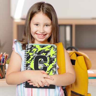Cuaderno personalizado con diseño de camuflaje, rayas y deportes, con iniciales y números, tamaño A5, espiral, ideal como regalo de cumpleaños o de vuelta al cole para niños, adolescentes y estudiantes.
