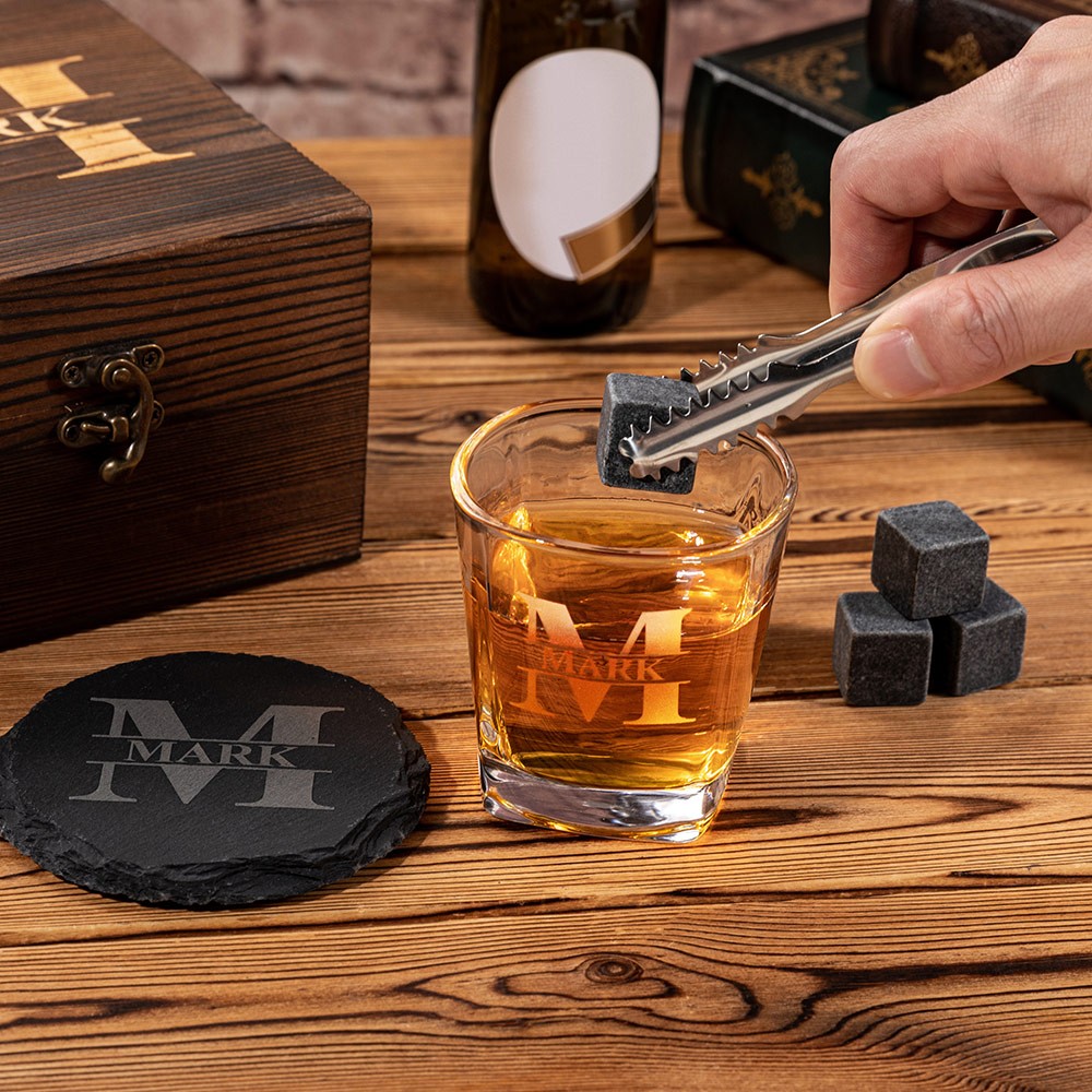 Whiskyglas-Set mit personalisiertem Monogramm und Gravur, Whiskysteine und Holzbox, Alkoholgeschenk, Geburtstags-Hochzeitsgeschenk für Papa/Bräutigam/Whiskyliebhaber