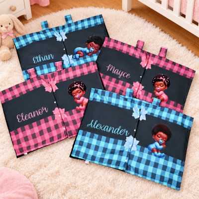 Personalisierter Autositzbezug mit Namen, Cartoon-Motiv, Afro-Stil, Schleife, Karomuster, atmungsaktiver Kinderwagenbezug, Geburtstags-/Babypartygeschenk für Neugeborene/frischgebackene Eltern