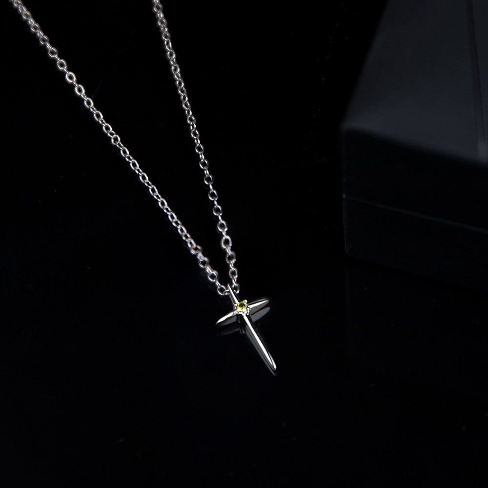Colar de cruz com pedra de nascimento personalizada, presente religioso delicado de prata, colar de cruz pequeno, joia da sorte, presente de aniversário para mulheres e meninas