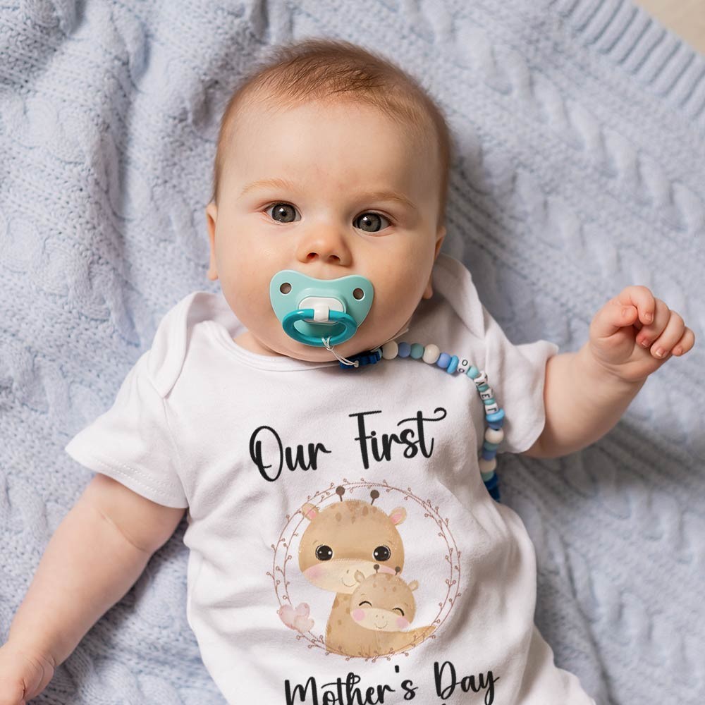 Notre premier ensemble maman et bébé pour la fête des mères / chemise assortie, cadeau maman et bébé, maman bébé girafes, t-shirt body barboteuse babygrow gilet ensemble, cadeau de nouvelle maman, cadeau de fête des mères
