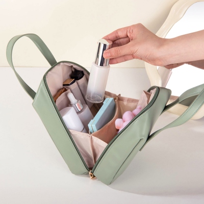 Travel makeup bag