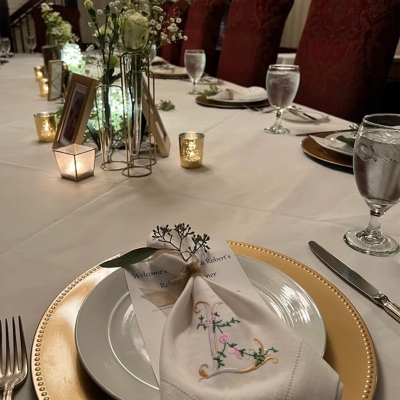Custom Floral Letter Embroidered Linen Napkin, Personalized Embroidered Monogrammed Dinner Napkin, Mother's Day/Wedding/Cocktail Party Gift