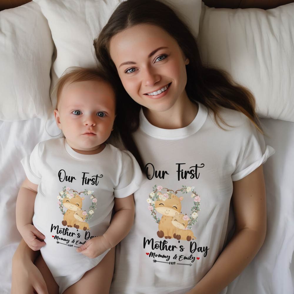 Unser erstes Muttertags-Set für Mutter und Baby/passendes Hemd, Geschenk für Mama und Baby, Mama-Baby-Hasen, T-Shirt-Body, Strampler, Babygrow-Weste-Set, Geschenk für neue Mutter, Muttertagsgeschenk