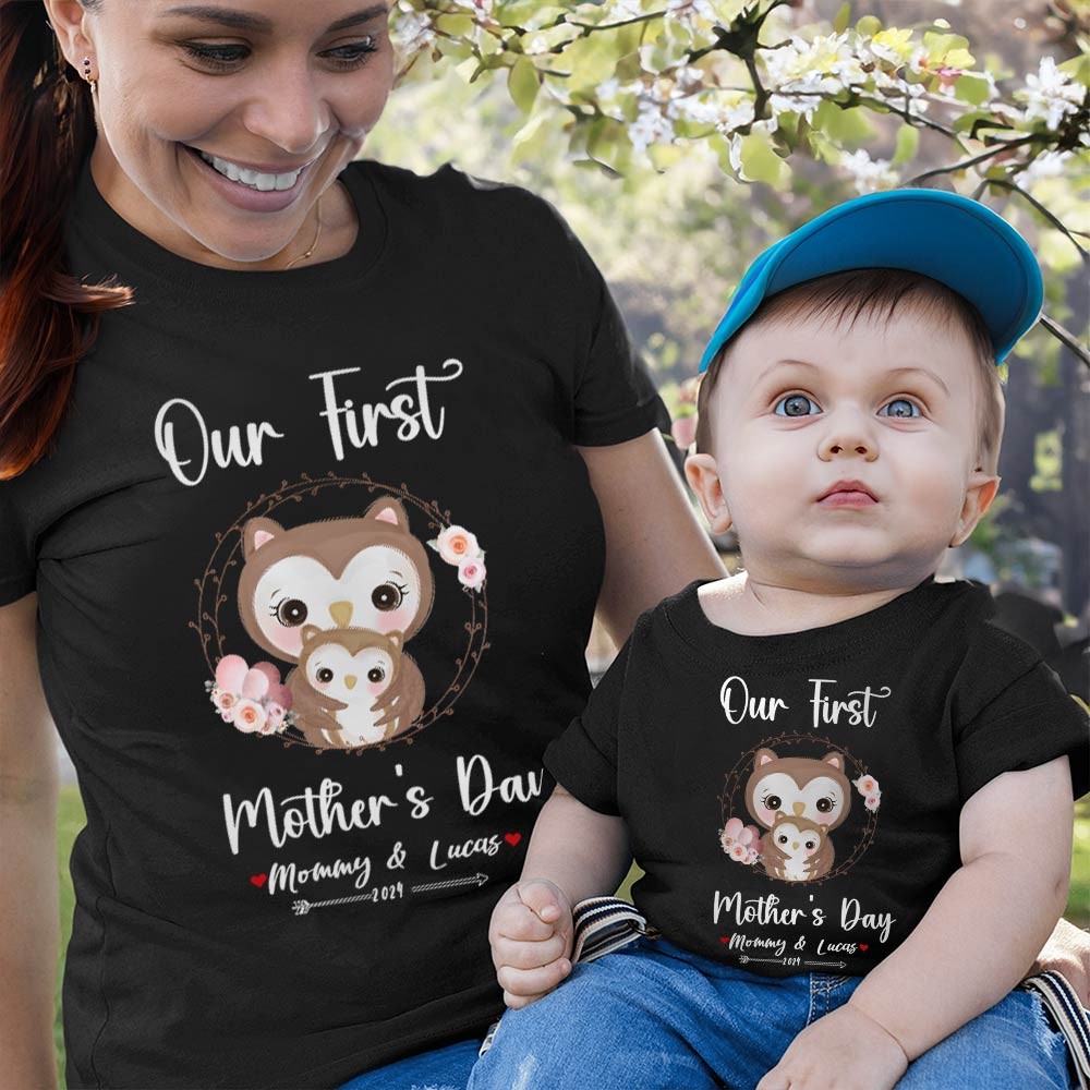 Notre premier ensemble maman et bébé pour la fête des mères / chemise assortie, cadeau maman et bébé, maman bébé hiboux, t-shirt body barboteuse babygrow gilet ensemble, cadeau de nouvelle maman, cadeau de fête des mères