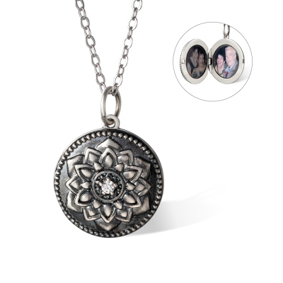 Custom Vintage Sunflower Photo Necklace, Memorial Locket Necklace, Family Jewelry, Sunflower Gifts, Christmas Gifts, Gifts for Grandmom/Mom/Friends