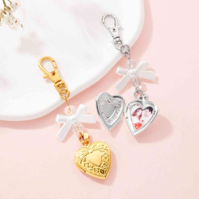 Personalisierter Foto-Herz-Schlüsselanhänger mit verspielter Schleife, Taschenanhänger/Rucksackaccessoire, Geschenk zum Geburtstag/Jahrestag/Valentinstag für Mama/Sie/Paar