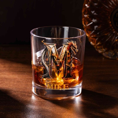 Personligt namn drake alfabet vinglas, 28 cl bourbon whisky gammaldags glas, födelsedags-/fars dags-/bröllopspresent till honom/pappa/best men