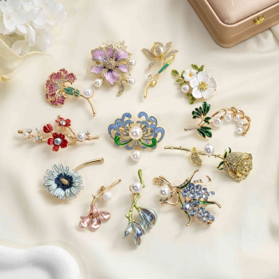 Personalized Birth Flower Brooch with Name, Elegant Floral Lapel Pin with Box, Dainty Party Favor, Birthday/Anniversary Gift for Wife/Bridesmaid/Women
